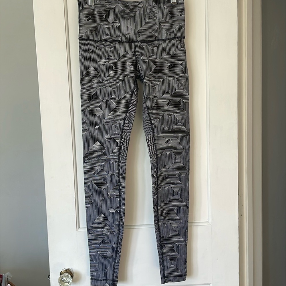 Lululemon size 10,‎ Wunder Under abstract design athletic leggings. Like new.